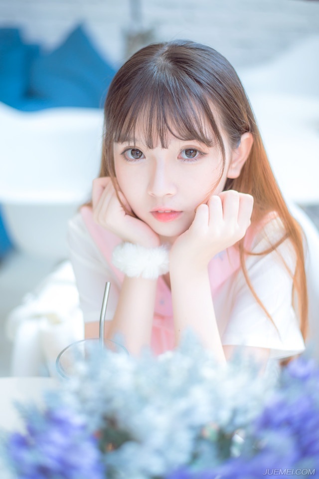 在这个纷绕的世俗世界里，能够学会用一颗平常的心去对待周围的一切，也是一种境界。